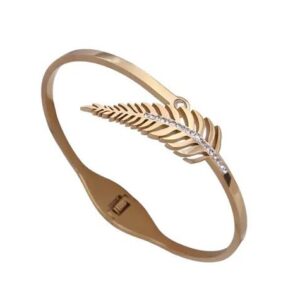 Attractive Stainless Bracelet For Women's & Girl's Wear at Any Ocassion