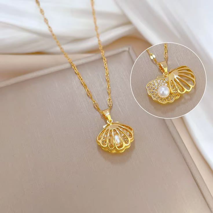 Exquisite French Hollow Pearl Necklace | Retro Luxury Pendant
