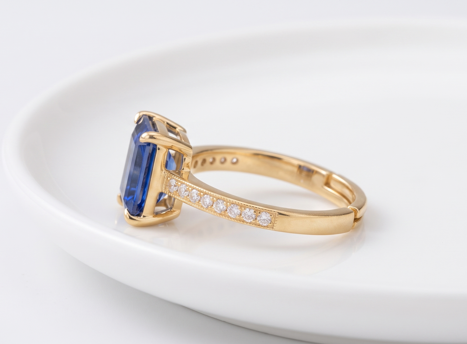 TheEleva Royal Blue Sapphire & Diamond Accent Ring - Image 4